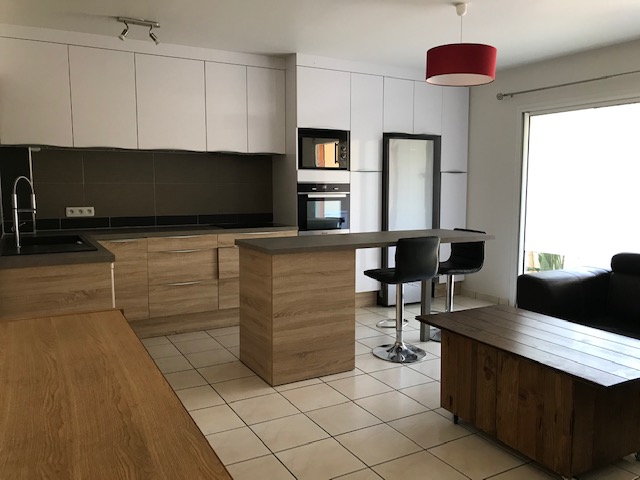 APPT F2 au HAUT-MAGENTA à la LOCATION