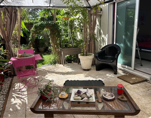 APPARTEMENT F3 en RDJ au 6ème km à la LOCATION