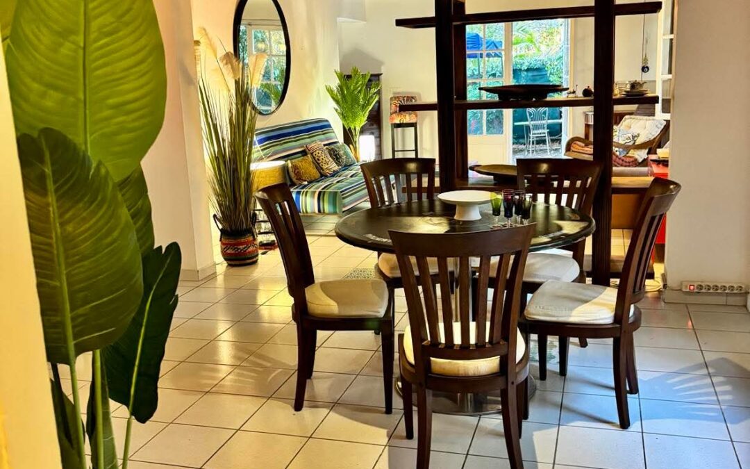 VILLA sur 2 niveaux à la VALLÉE DU TIR à la VENTE