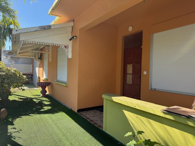 HAUT de VILLA F5 à la Vente au HAUT-MAGENTA