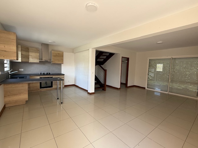 VILLA F4 à DUMBEA SUR MER à la VENTE